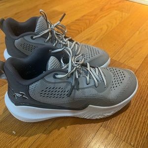 Under Armour size 10 women’s (gray) basketball sneakers.